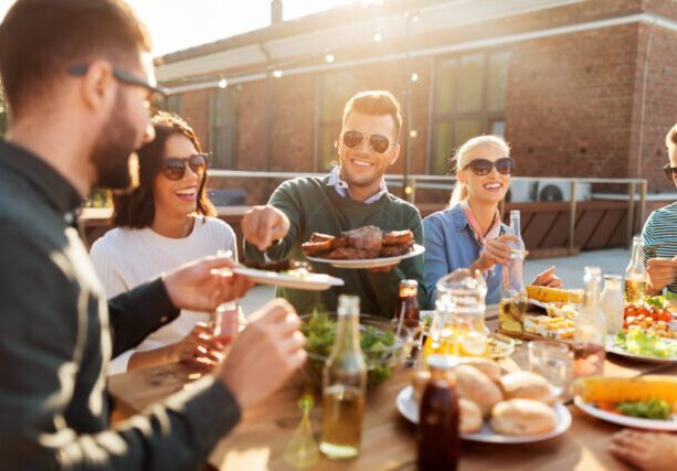 Leisure,And,People,Concept,-,Happy,Friends,Eating,And,Drinking