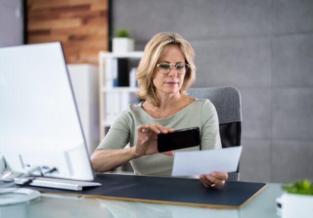 Remote,Check,Deposit,Taking,Photo,With,Mobile,Phone